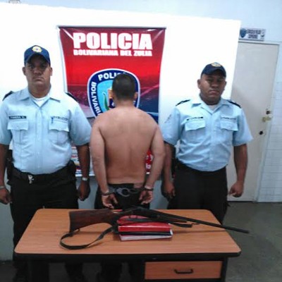 Detenido por porte ilícito de arma y violencia 1 1595 Breve 1